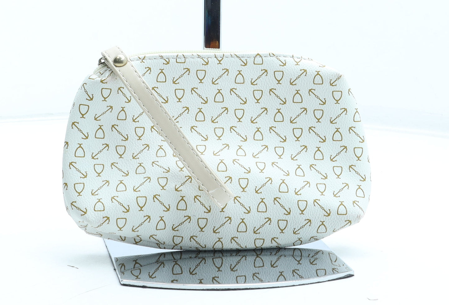 Preworn Womens Beige Geometric Polyester Clutch Size Small