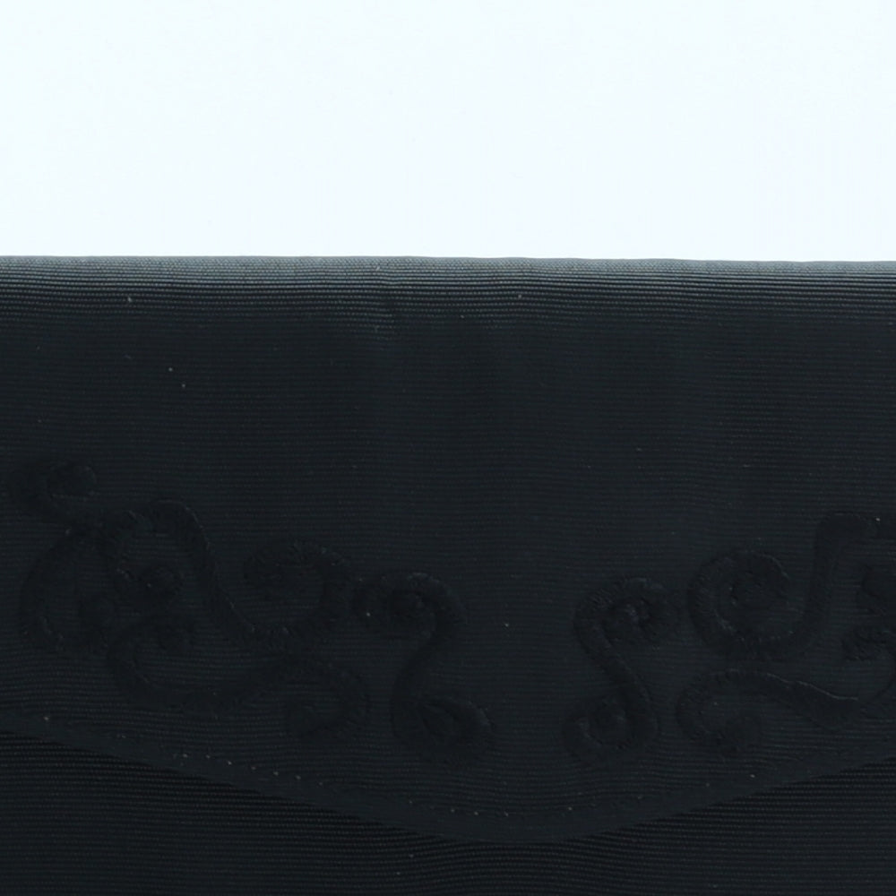 Preworn Womens Black Polyester Clutch Size Small