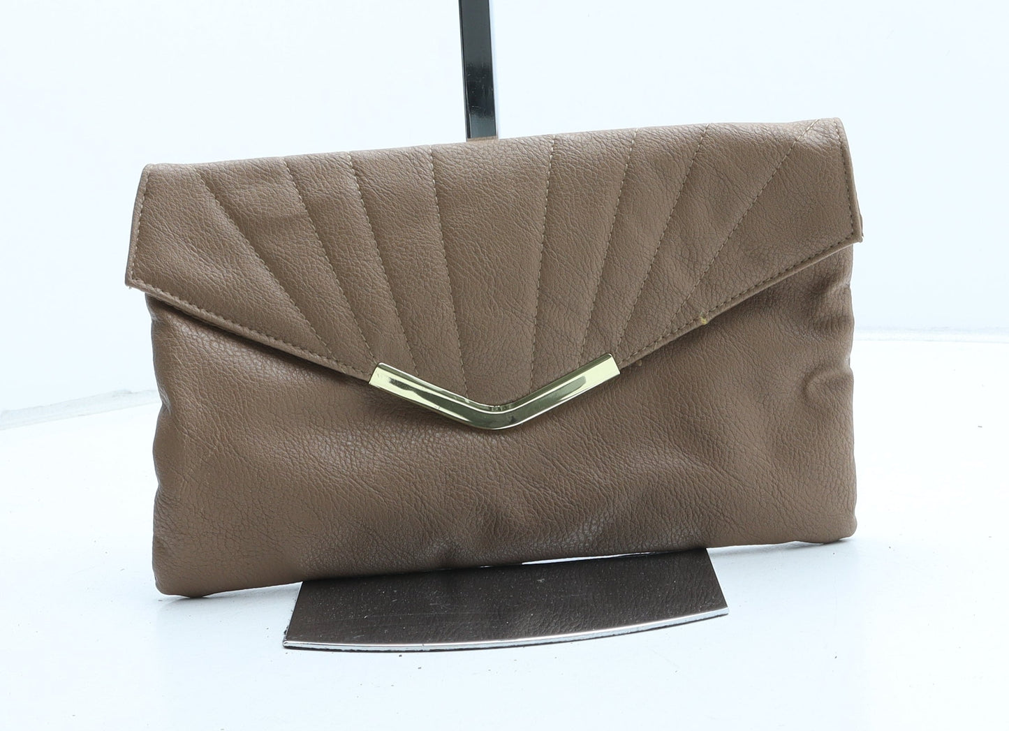 Preworn Womens Brown Polyurethane Clutch Size Small