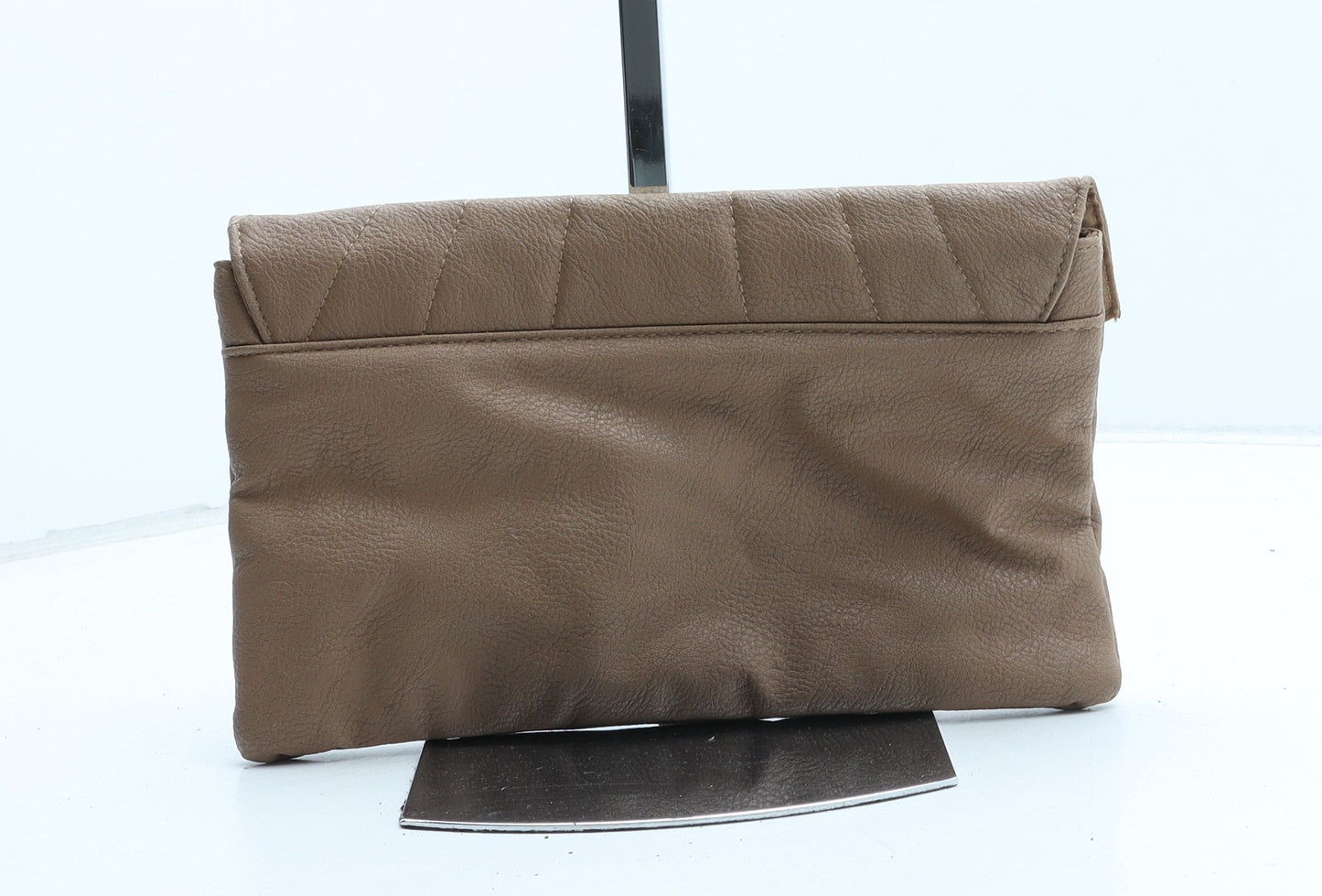 Preworn Womens Brown Polyurethane Clutch Size Small