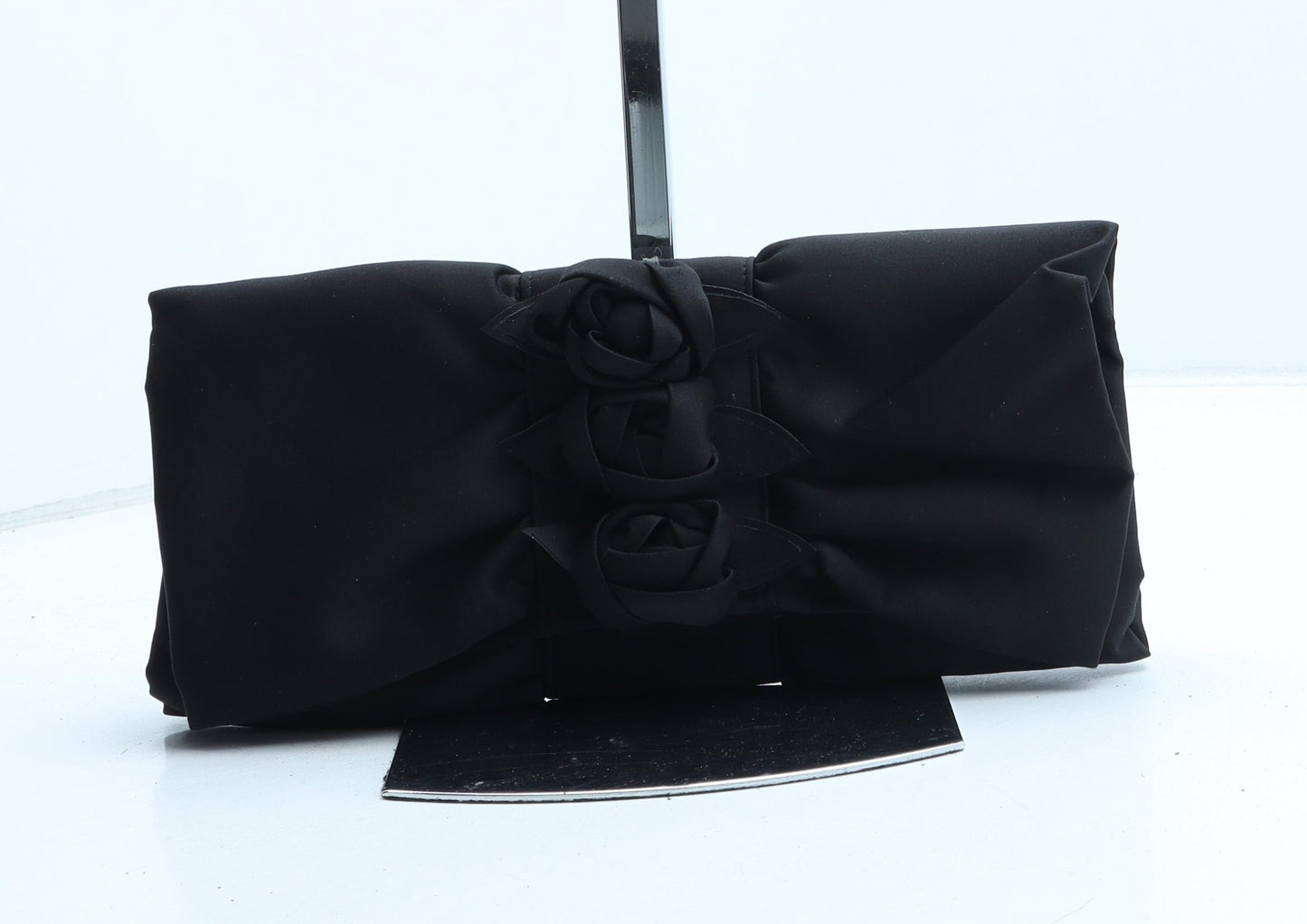 Preworn Womens Black Polyurethane Clutch Size Small - Flower Detail
