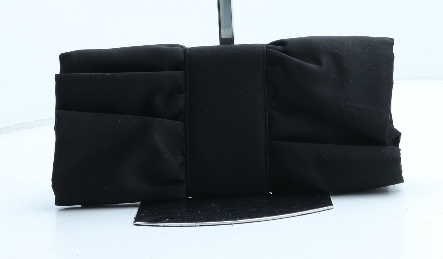 Preworn Womens Black Polyurethane Clutch Size Small - Flower Detail