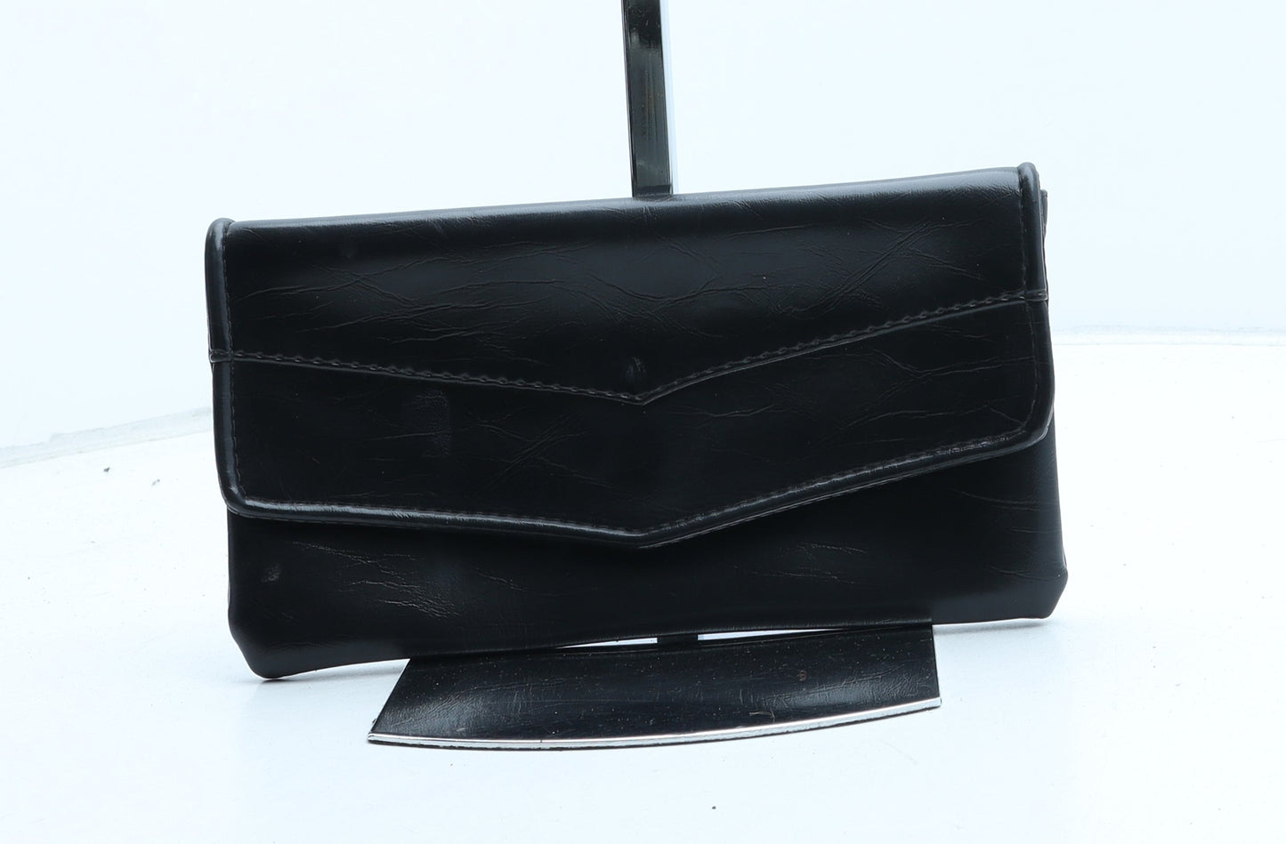 Preworn Womens Black Polyurethane Clutch Size Small