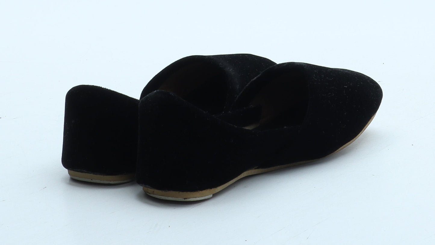 Preworn Girls Black Polyester Flat UK 6