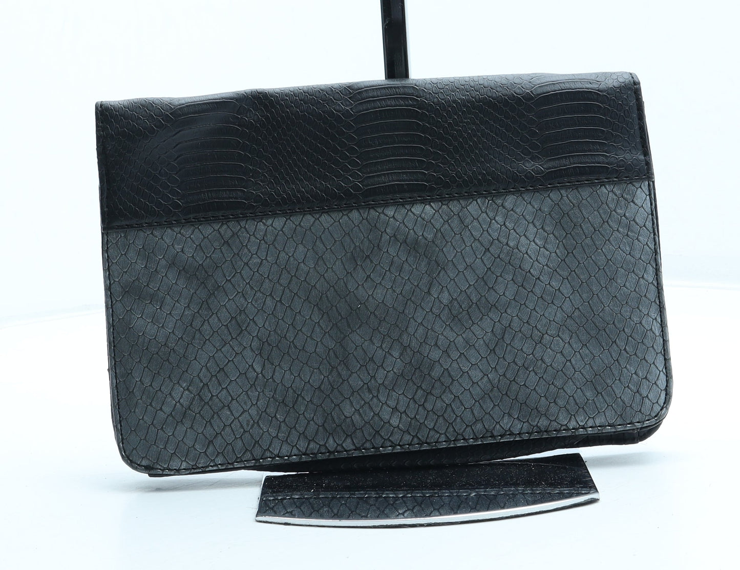 Preworn Womens Grey Polyurethane Clutch Size Small - Croc Texture