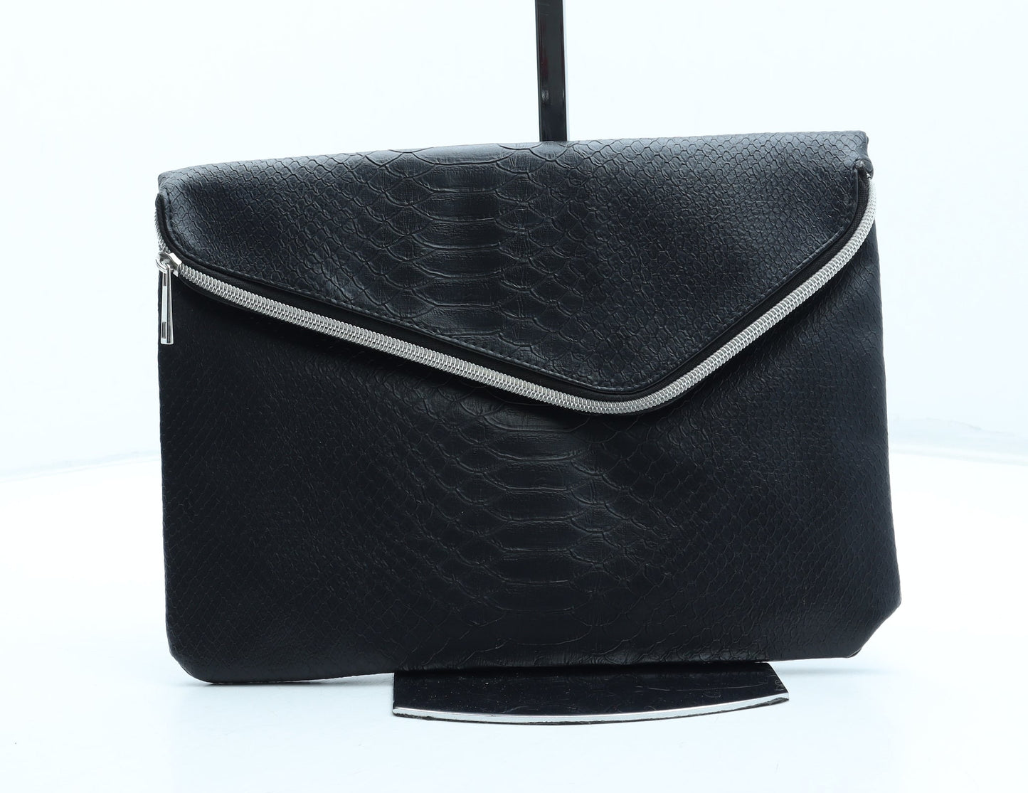 Preworn Womens Black Polyurethane Clutch Size Small - Croc Texture