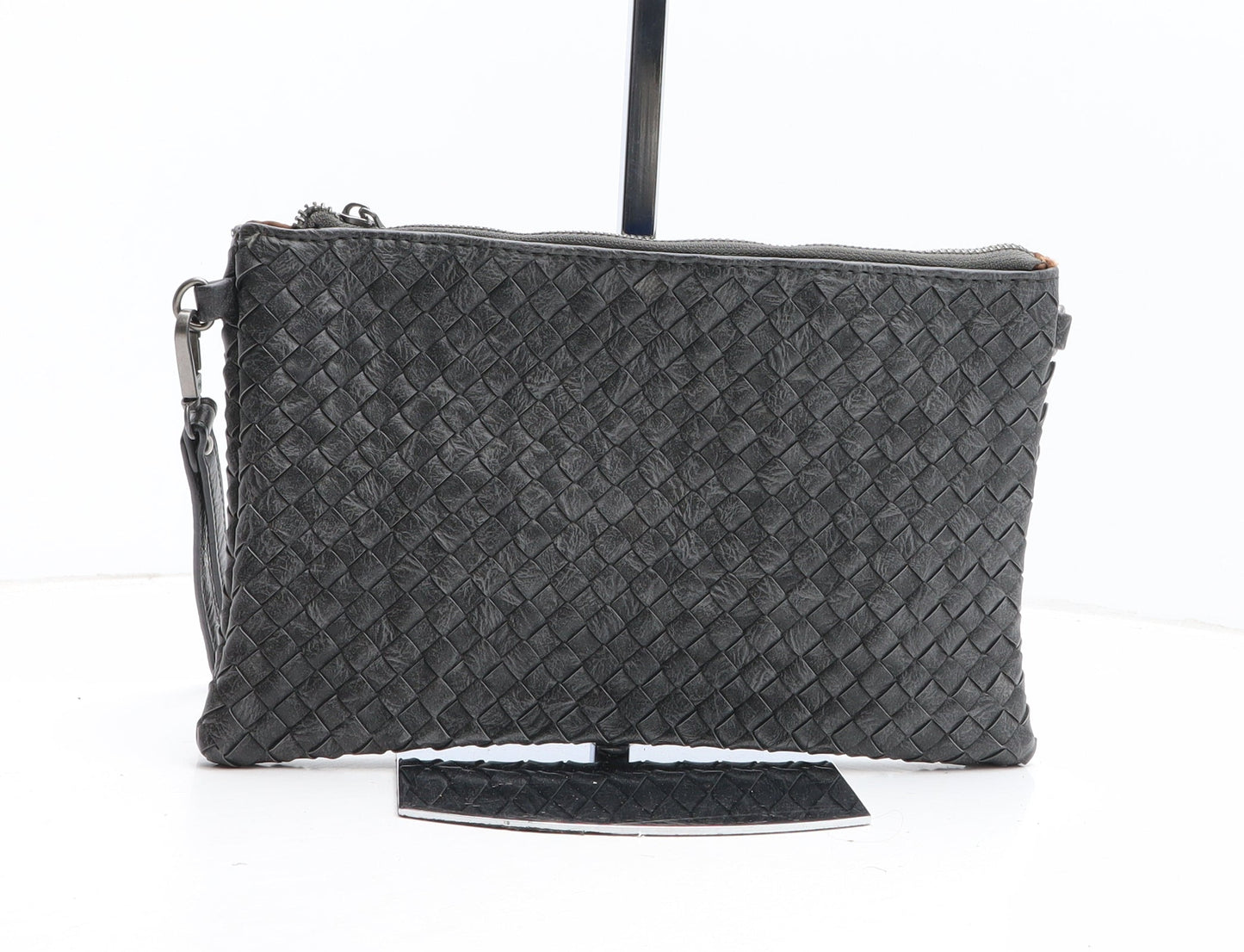 Preworn Womens Grey Polyurethane Clutch Size Small