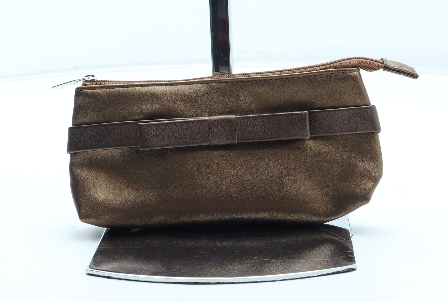 Preworn Womens Gold Polyurethane Clutch Size Small