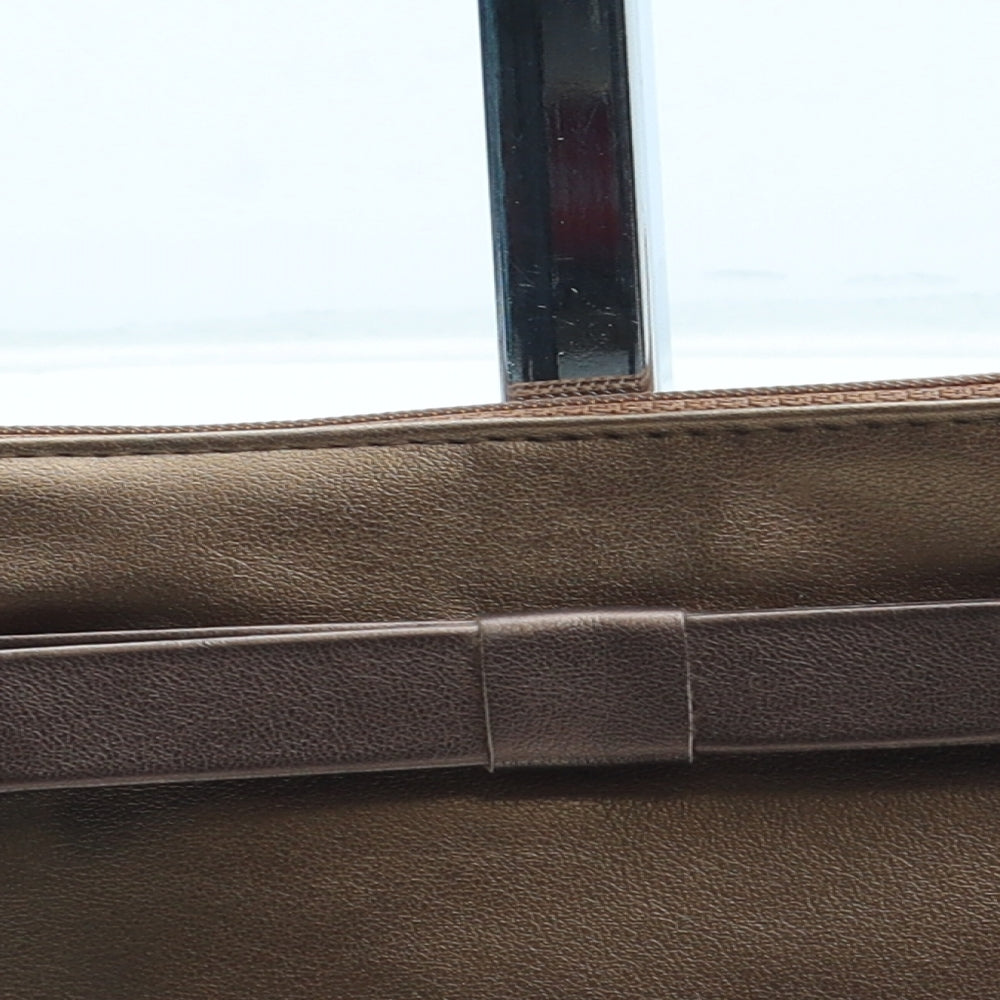 Preworn Womens Gold Polyurethane Clutch Size Small