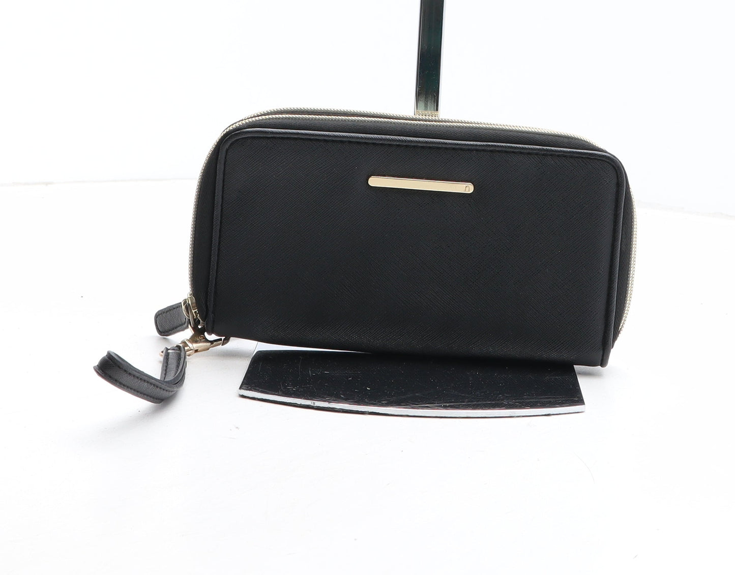 Preworn Womens Black Polyurethane Bow Tie Wallet Size M