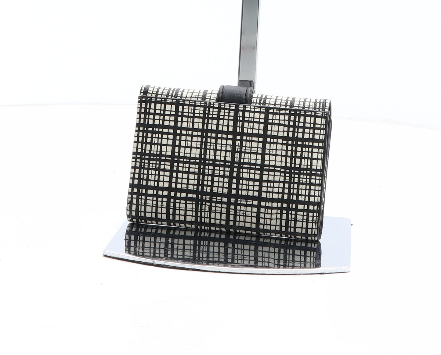 Preworn Womens Black Geometric Polyurethane Bow Tie Wallet Size S