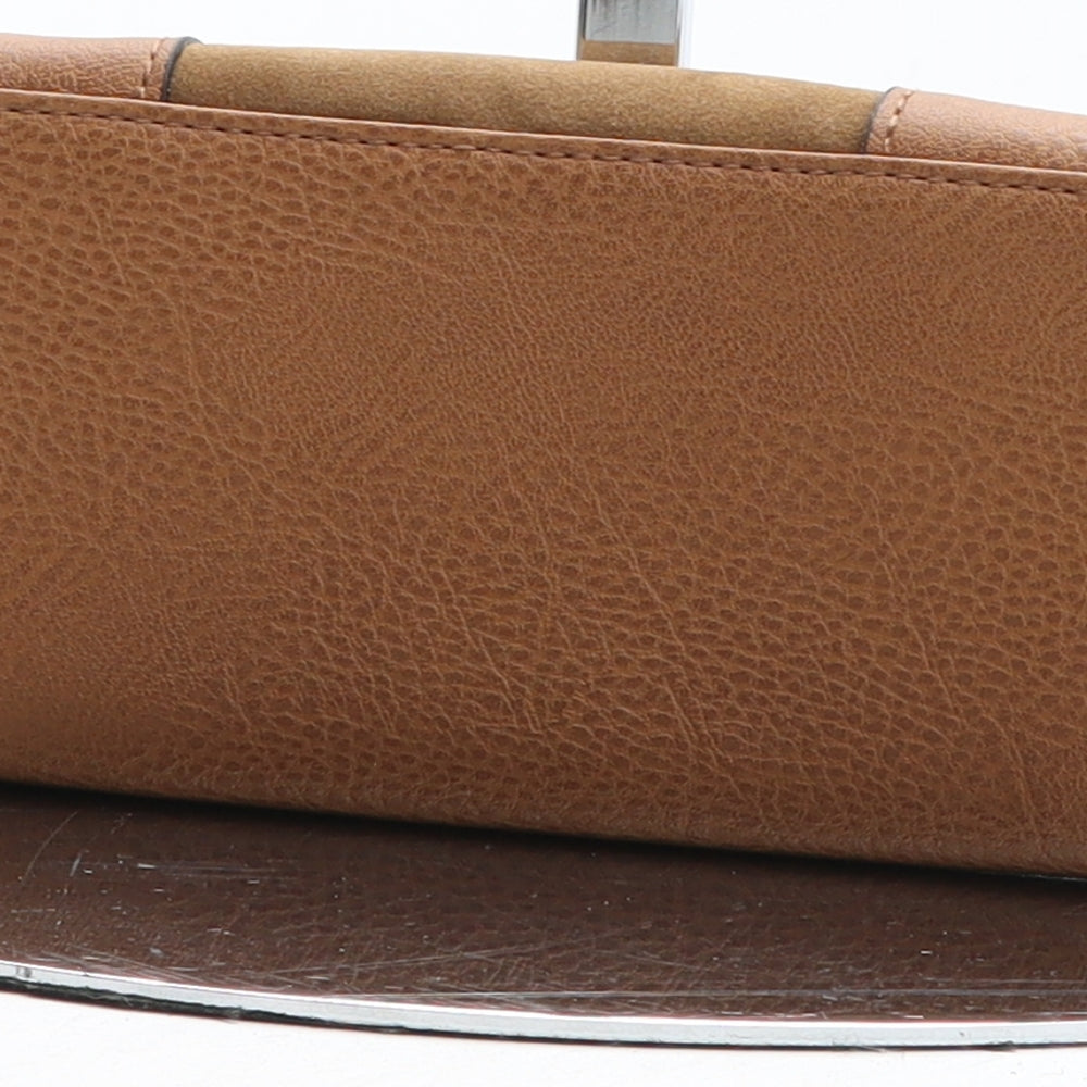 Preworn Womens Brown Polyurethane Bow Tie Wallet Size M