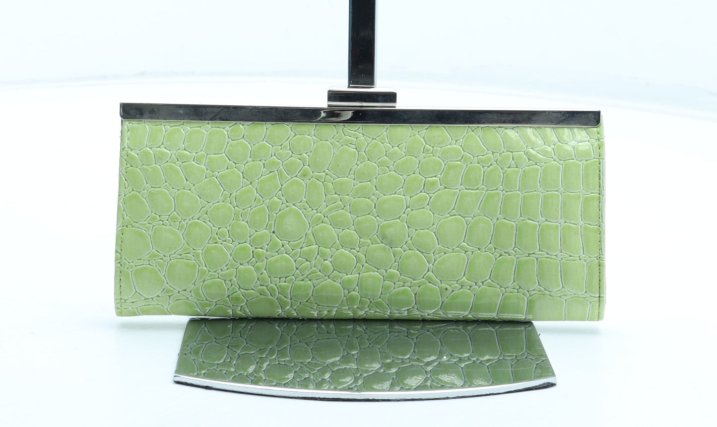 Preworn Womens Green Polyurethane Bow Tie Wallet Size M - Croc Texture