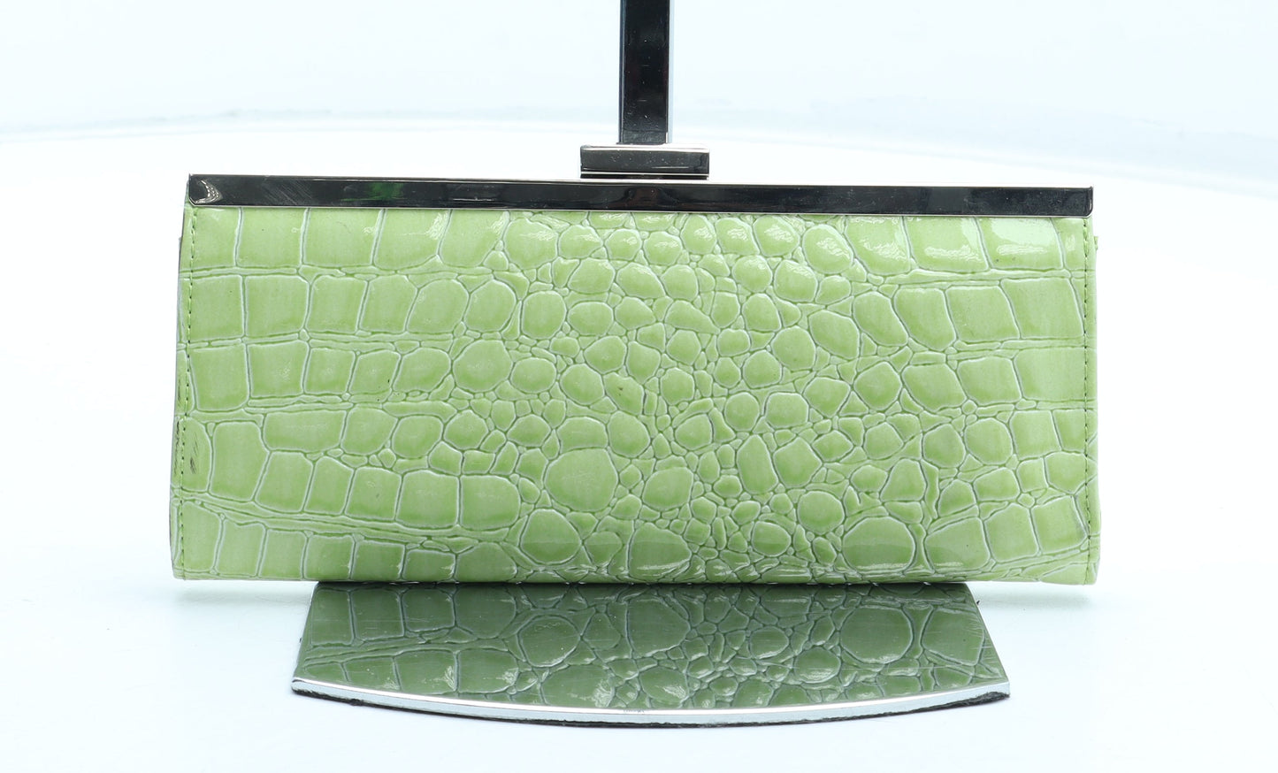 Preworn Womens Green Polyurethane Bow Tie Wallet Size M - Croc Texture