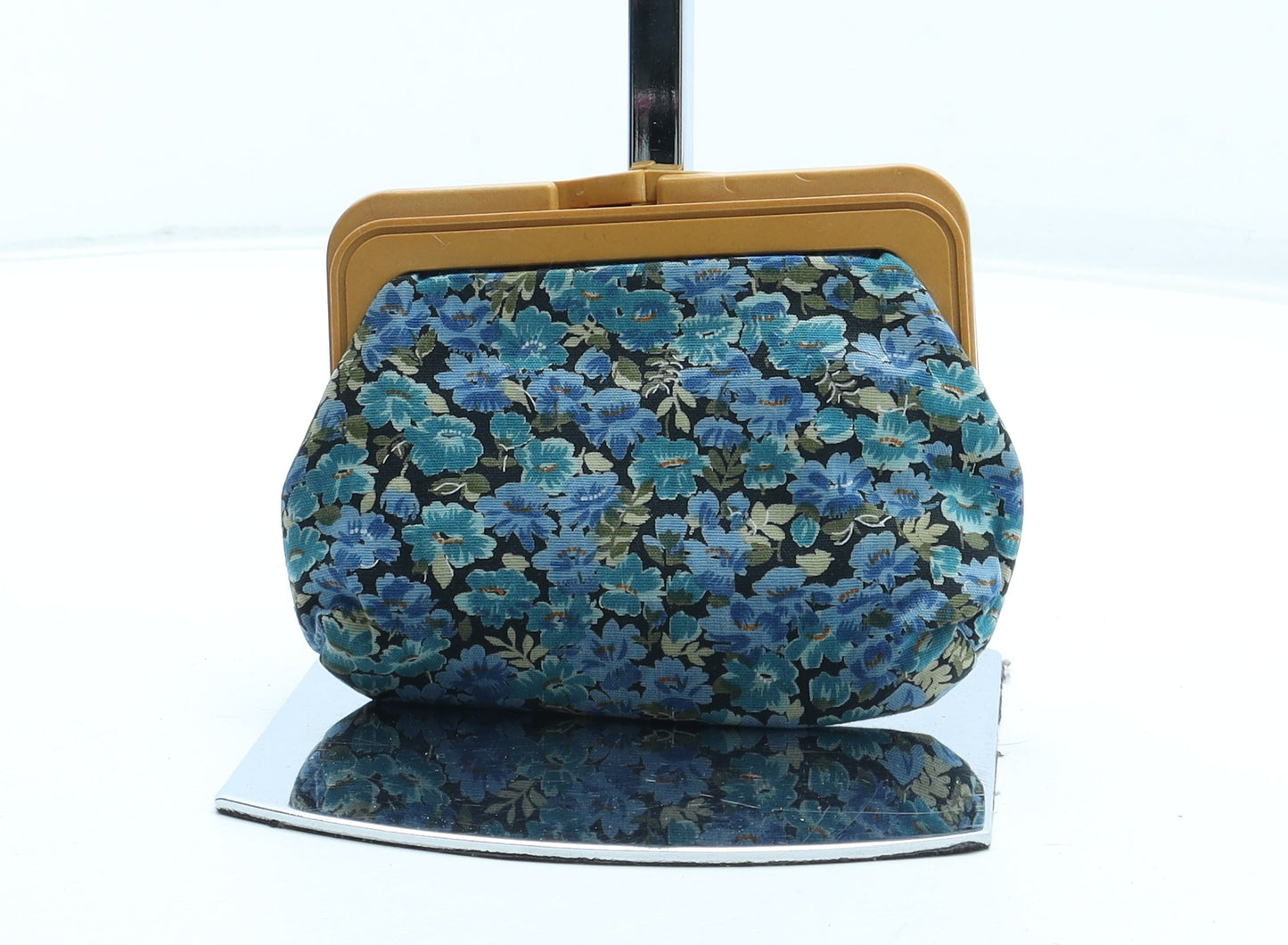 Preworn Womens Blue Floral Polyester Bow Tie Wallet Size S