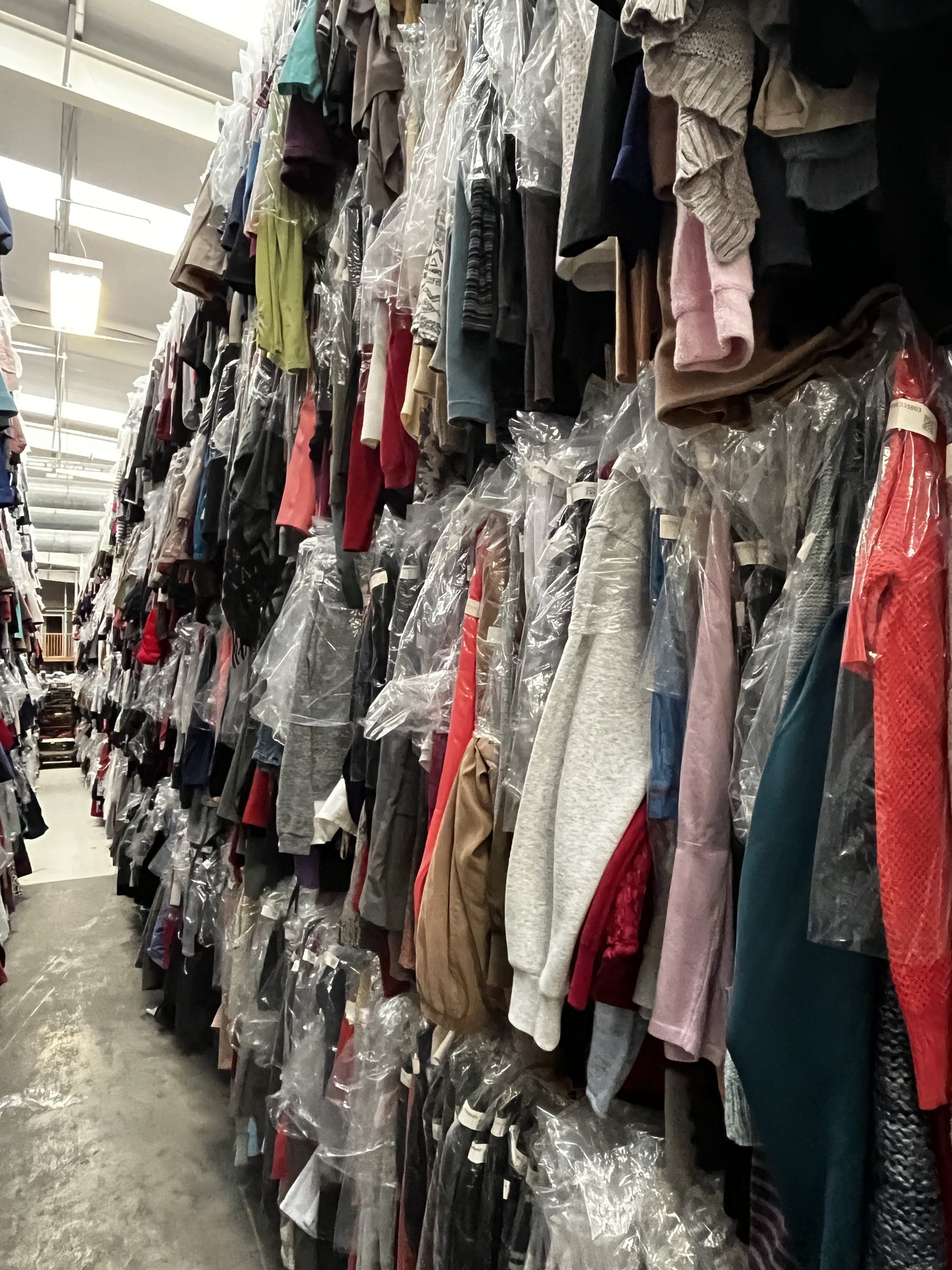 Wholesale Assorted Premium Second-Hand Clothing - With Hangers