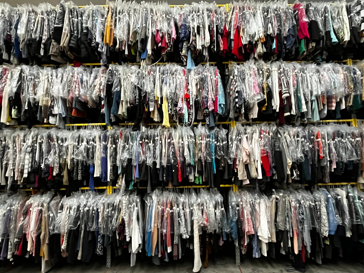 Exclusive Used Clothing Wholesale Bundle - Hangers Included