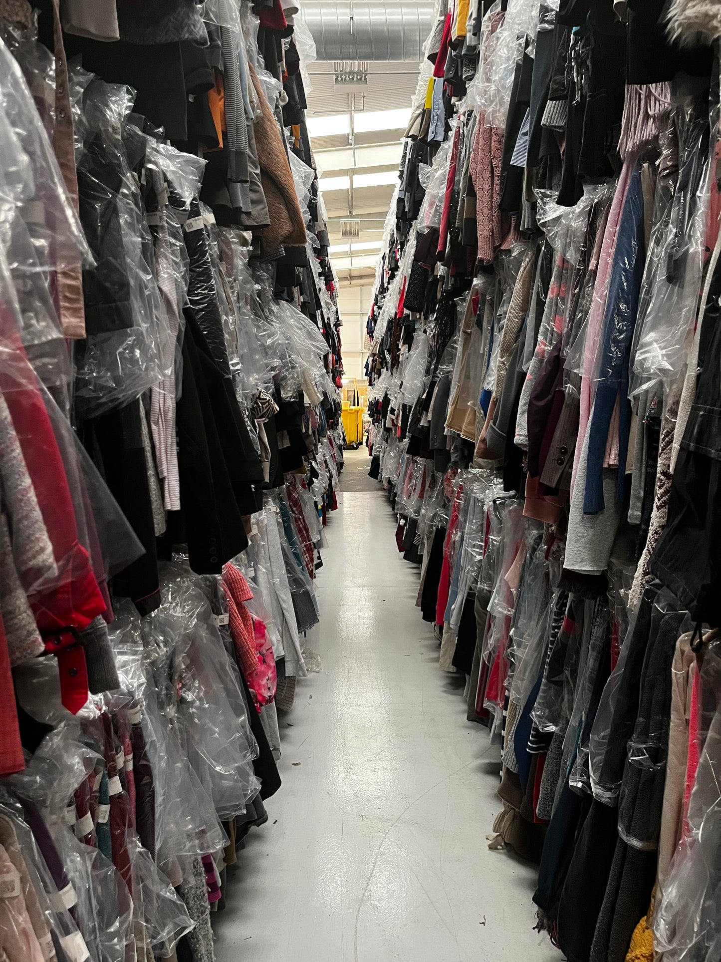 Pre-Loved Clothing Wholesale Lot - Comes with Hangers