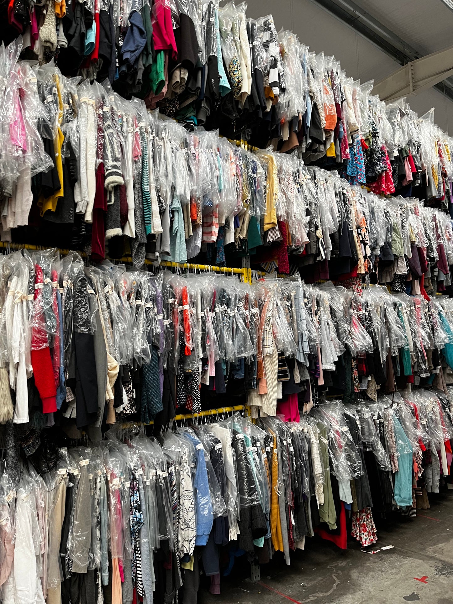 High-Quality Pre-Owned Apparel Bundle - Hangers Included in Bulk