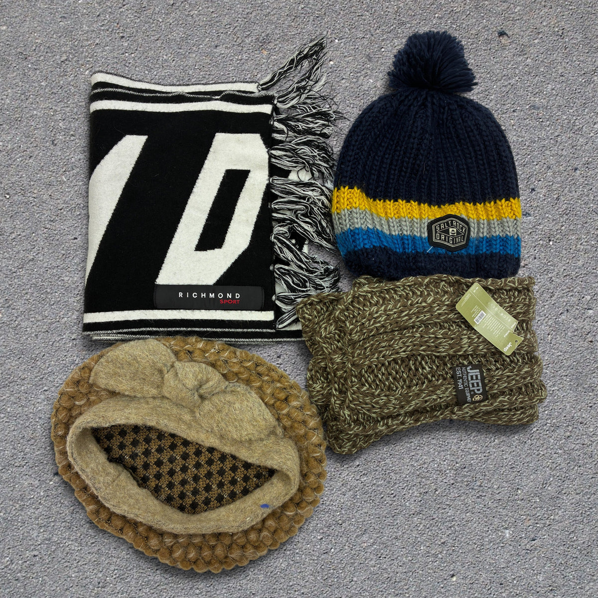 Cash4Clothes Preloved Branded Hats & Scarves 30 Pack - For Resellers