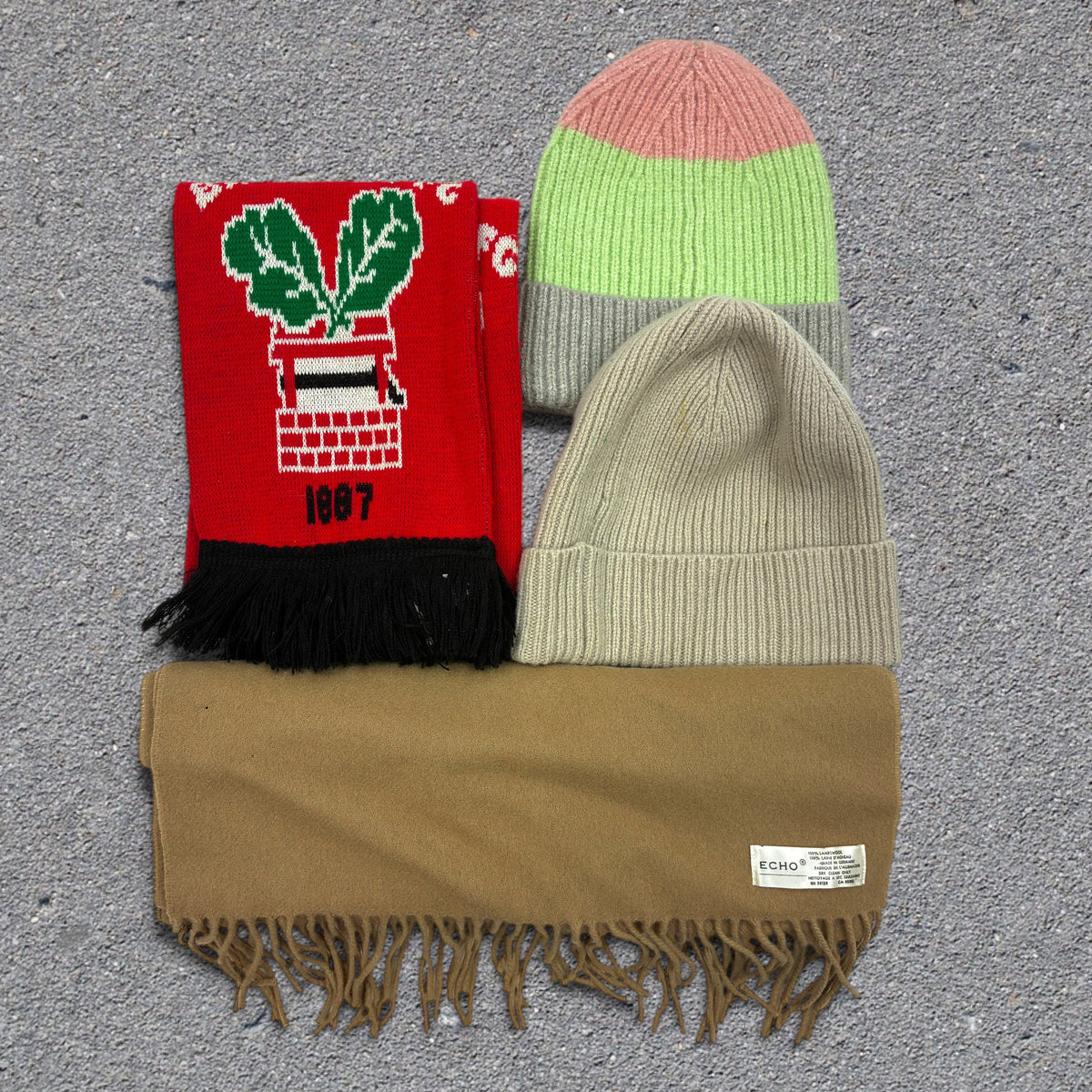 Cash4Clothes Preloved Branded Hats & Scarves 30 Pack - For Resellers