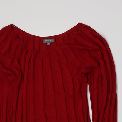 Close-up detail of et vous women’s red knit jumper, size UK 12