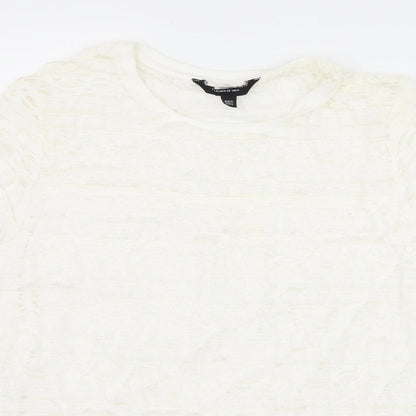 Close-up detail of Dorothy Perkins women’s white basic t-shirt, size UK 14