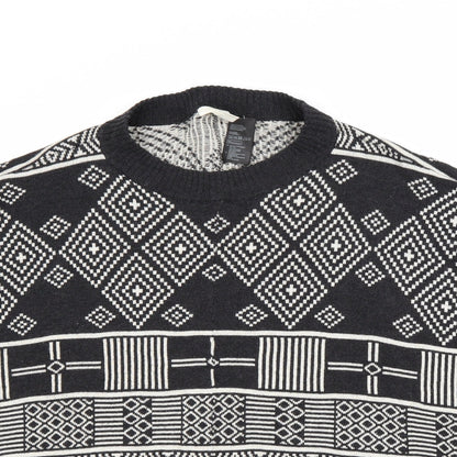 Close-up detail of H&M women’s black jumper one size