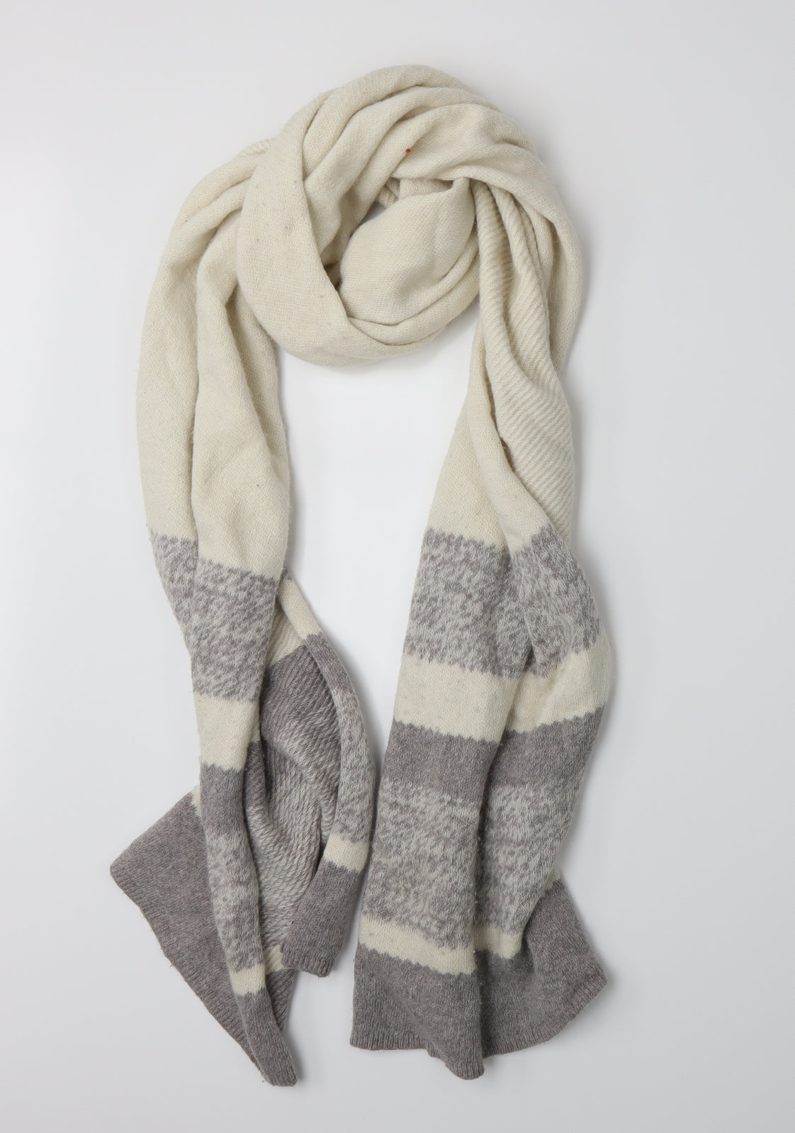 Preworn Womens Beige  Knit  Scarf