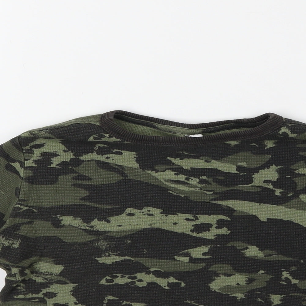 Marks and Spencer Boys Green Camouflage  Basic T-Shirt Size 5-6 Years