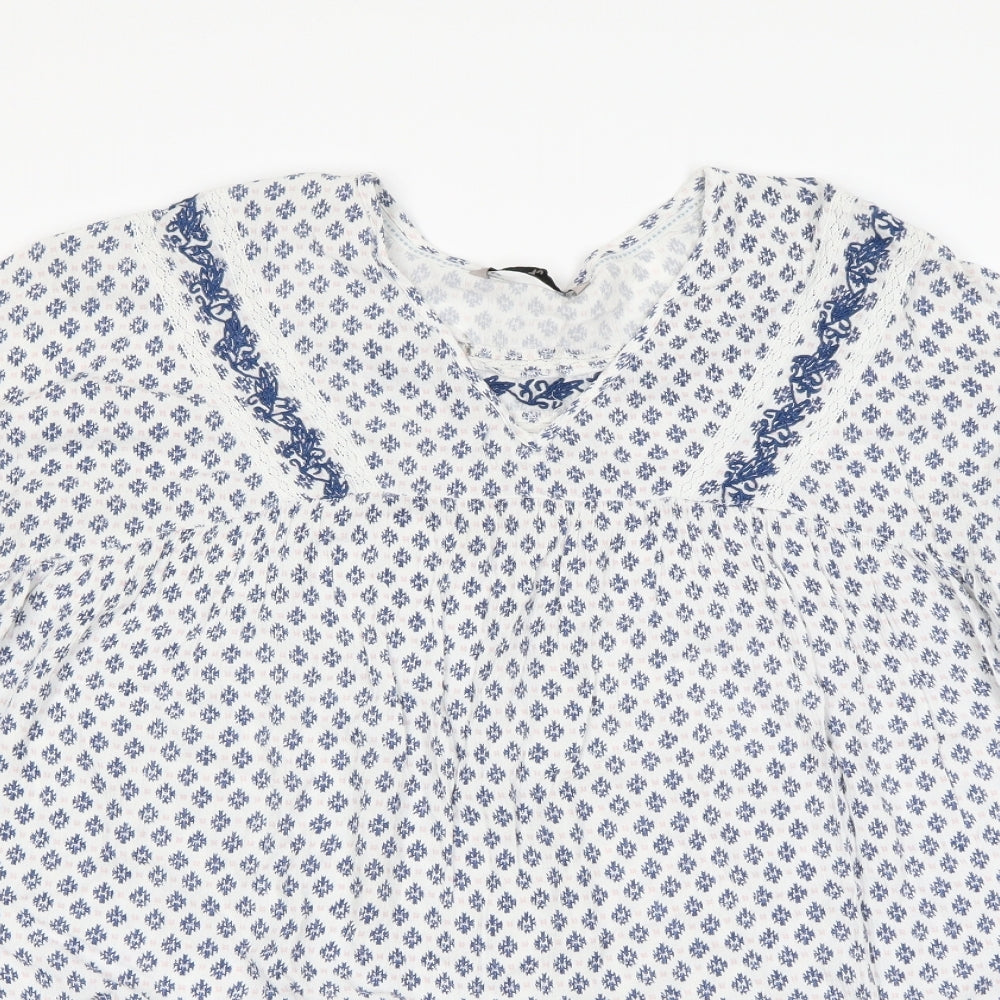 Preworn Womens White Argyle/Diamond  Basic T-Shirt Size 14