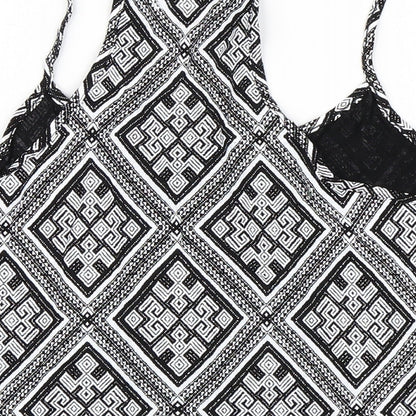 Brand and care label for XXI women’s black geometric cropped tank, size L