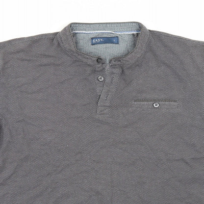 Close-up detail of Easy women’s grey basic t-shirt, size L