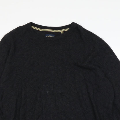 Close-up detail of Hammond & Co men’s black pullover sweatshirt, size L