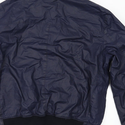 Brand and care label for Gap men’s blue jacket, size M