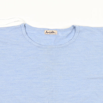 Close-up detail of arista women’s blue basic t-shirt, size UK 18