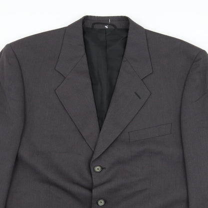 Close-up detail of C&A men’s grey jacket suit jacket, size L