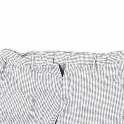 Close-up detail of River Island women’s white bermuda shorts, size UK 30