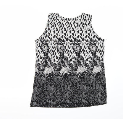 Back view of Yue sheng women’s black basic t-shirt, size M