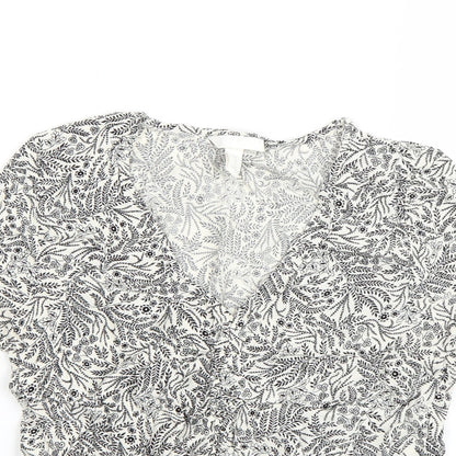 Close-up detail of H&M women’s white basic t-shirt, size UK 6