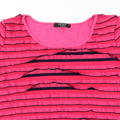 Close-up detail of Moda women’s pink basic t-shirt, size UK 12