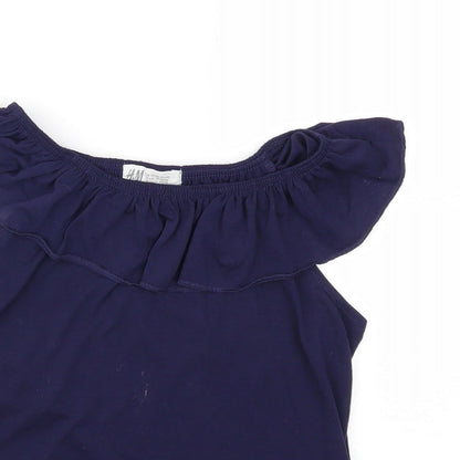 Close-up detail of H&M girls’ blue basic blouse, size 6, years