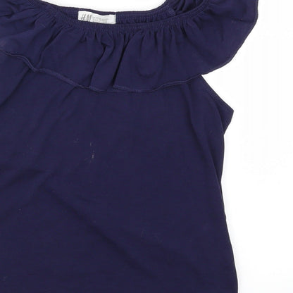 Brand and care label for H&M girls’ blue basic blouse, size 6, years
