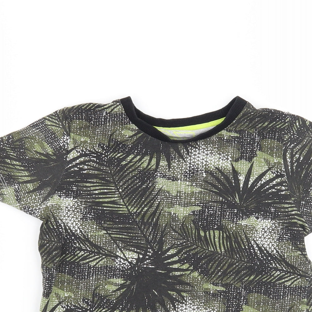 Matalan Boys Green   Basic T-Shirt Size 6 Years  - Leaf Print