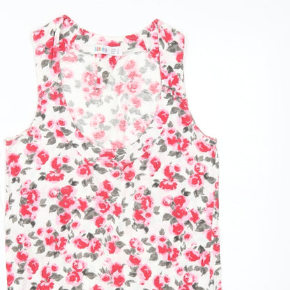 Close-up detail of Denim women’s white floral basic t-shirt, size UK 8