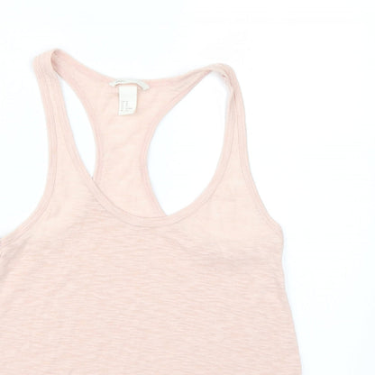 Close-up detail of H&M women’s pink basic t-shirt, size XS