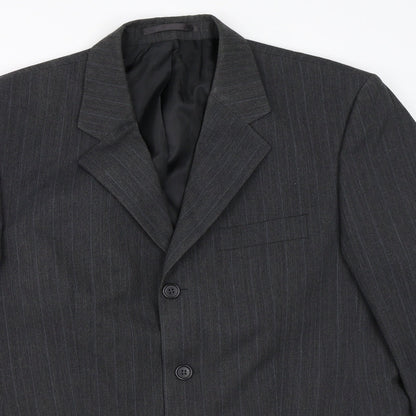 Close-up detail of Armando men’s grey jacket blazer, size 40
