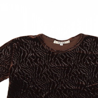 Close-up detail of Ness women’s brown basic t-shirt, size L
