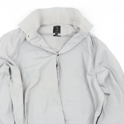 Close-up detail of Taylor & Wright men’s grey button-up, size XL