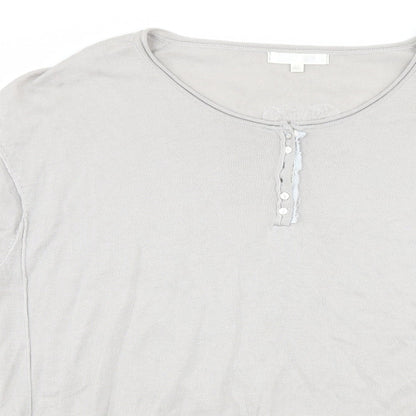 Close-up detail of See U Soon women’s grey basic t-shirt, size M